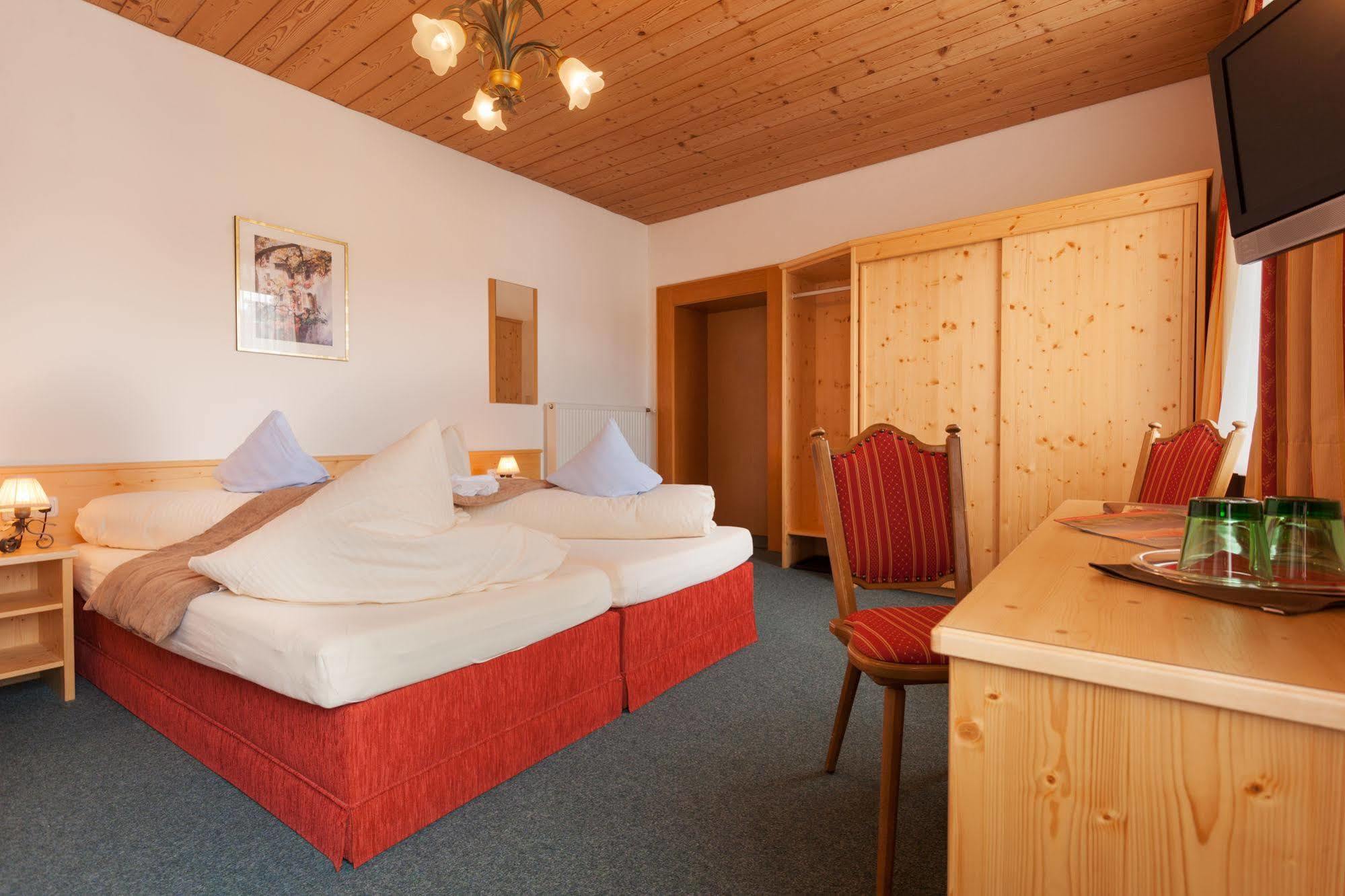 Hotel Goldene Rose 3*